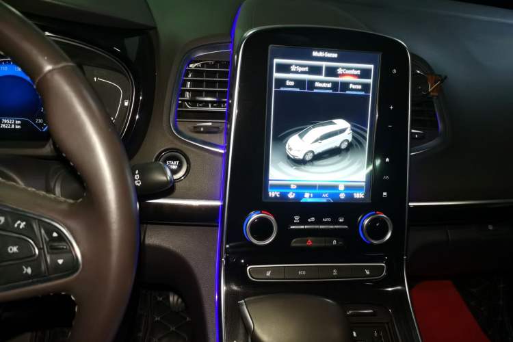 Used Renault Espace Classic 2018 TCe 300 Prestige Edition Audio And AC Panel