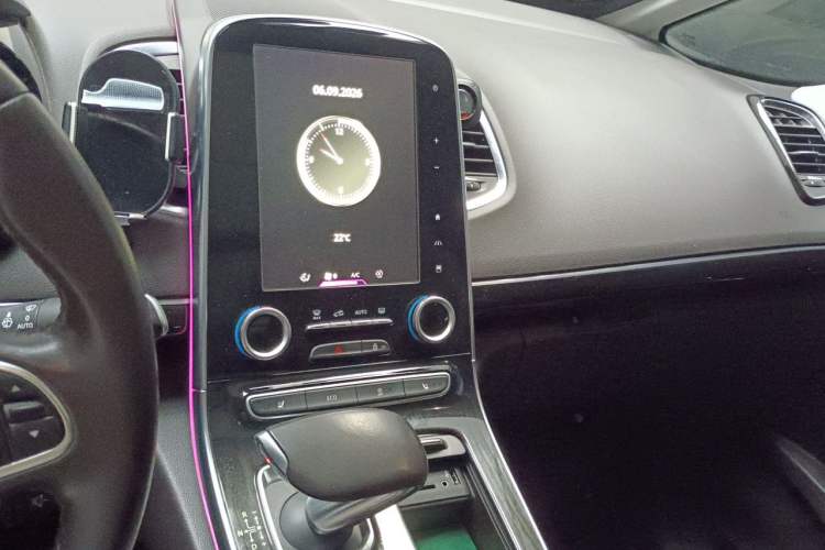 Used Renault Espace Classic 2018 TCe 300 Prestige Edition Audio And AC Panel