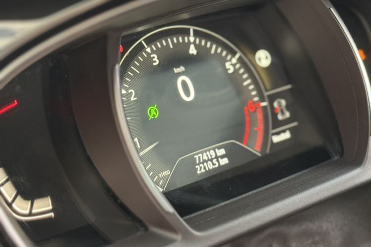 Used Renault Espace Classic 2018 TCe 300 Prestige Edition Odometer Close Up
