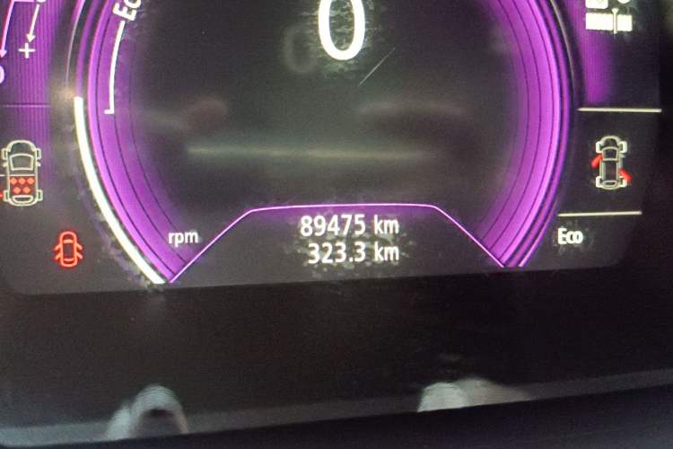 Used Renault Espace Classic 2018 TCe 300 Prestige Edition Odometer Close Up