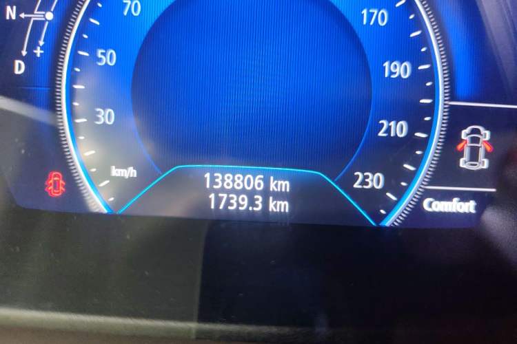 Used Renault Espace Classic 2018 TCe 300 Yason Paris Edition Odometer Close Up