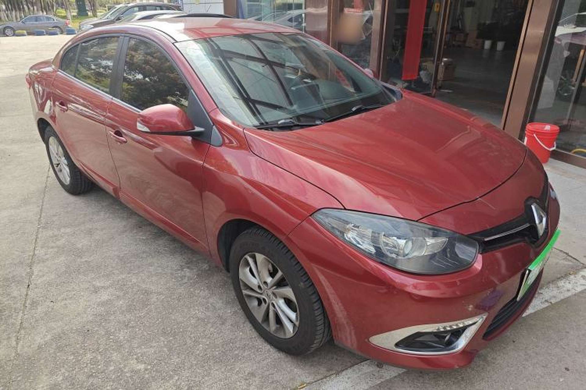 Used Renault Fluence 2015 2.0L Standard Edition Front Right 45 Deg