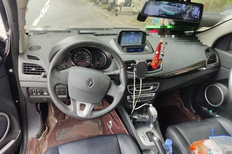 Used Renault Fluence 2011 2.0L Standard Edition Center Console