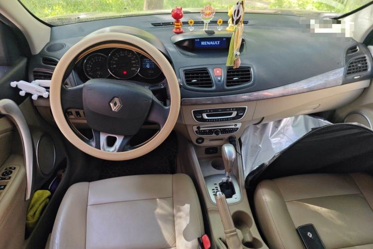 Used Renault Fluence 2011 2.0L Fashion Edition Center Console