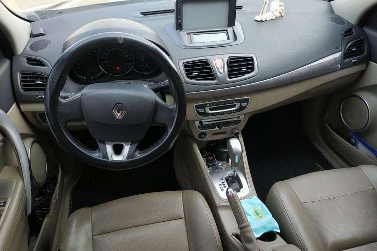 Used Renault Fluence 2011 2.0L Fashion Edition Center Console