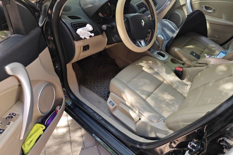 Used Renault Fluence 2011 2.0L Fashion Edition Driver Seat