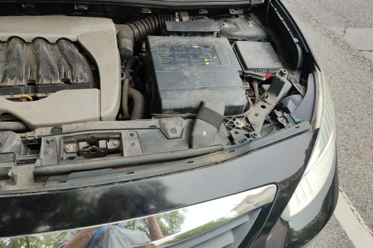 Used Renault Fluence 2011 2.0L Standard Edition Engine Bay Left