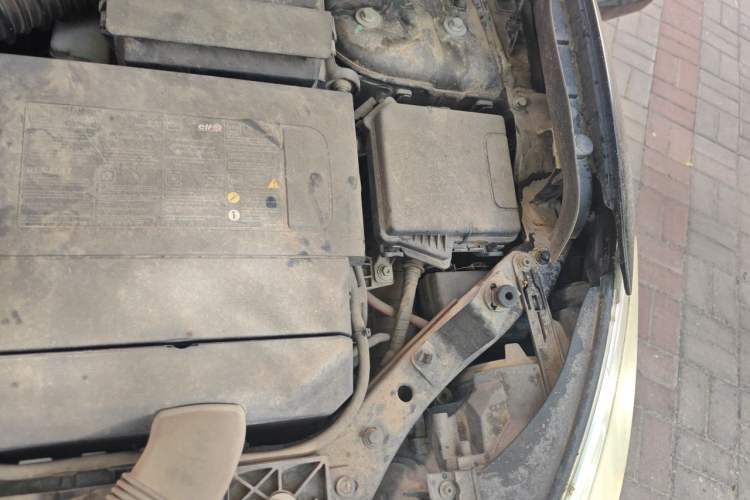 Used Renault Fluence 2011 2.0L Fashion Edition Engine Bay Left