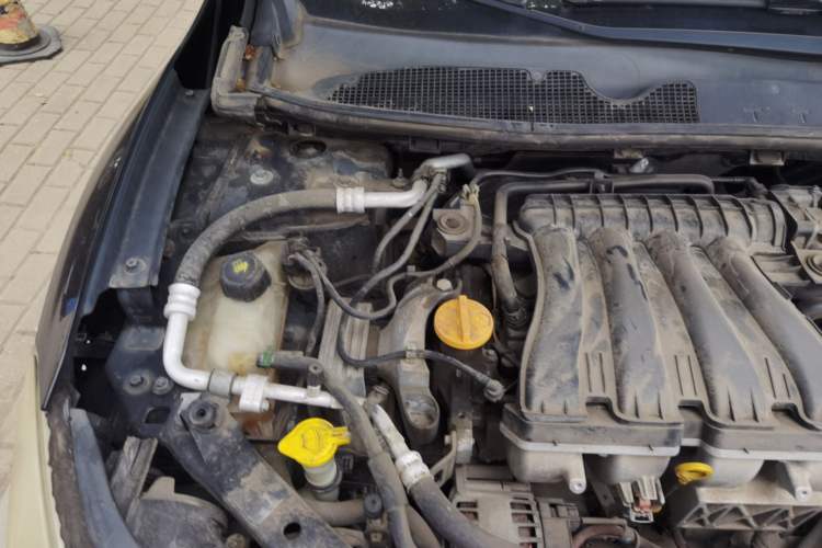 Used Renault Fluence 2011 2.0L Luxury Navigation Edition Engine Bay Right