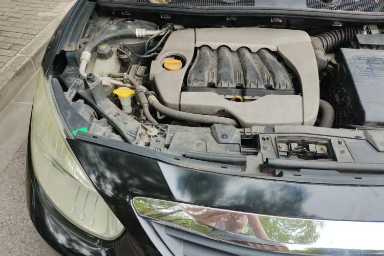 Used Renault Fluence 2011 2.0L Standard Edition Engine Bay Right