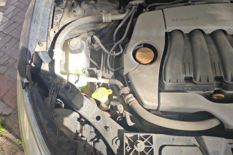Used Renault Fluence 2011 2.0L Fashion Edition Engine Bay Right