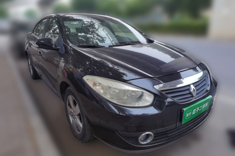 Used Renault Fluence 2011 2.0L Luxury Navigation Edition Front Right 45 Deg