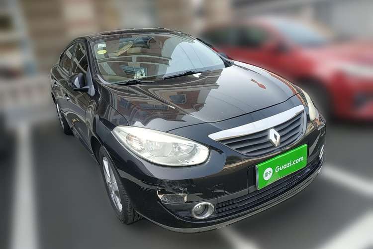 Used Renault Fluence 2011 2.0L Fashion Edition Front Right 45 Deg