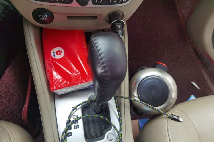 Used Renault Fluence 2011 2.0L Luxury Navigation Edition Gear Lever