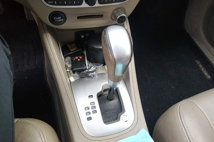 Used Renault Fluence 2011 2.0L Fashion Edition Gear Lever