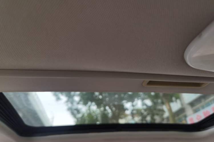 Used Renault Fluence 2011 2.0L Luxury Navigation Edition Headliner