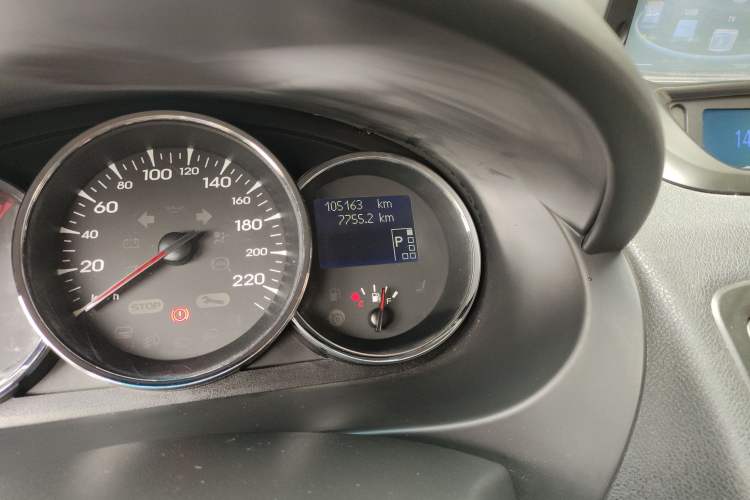 Used Renault Fluence 2011 2.0L Standard Edition Odometer Close Up