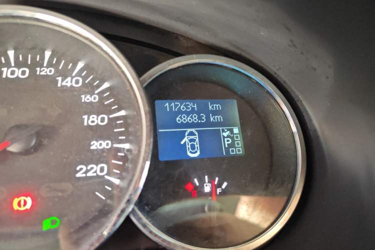 Used Renault Fluence 2011 2.0L Fashion Edition Odometer Close Up