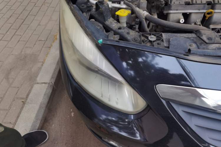 Used Renault Fluence 2011 2.0L Luxury Navigation Edition Right Front Headlight