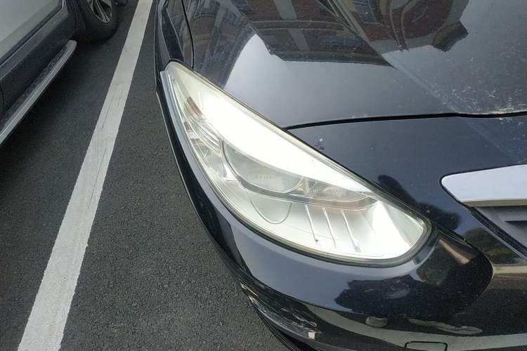 Used Renault Fluence 2011 2.0L Fashion Edition Right Front Headlight