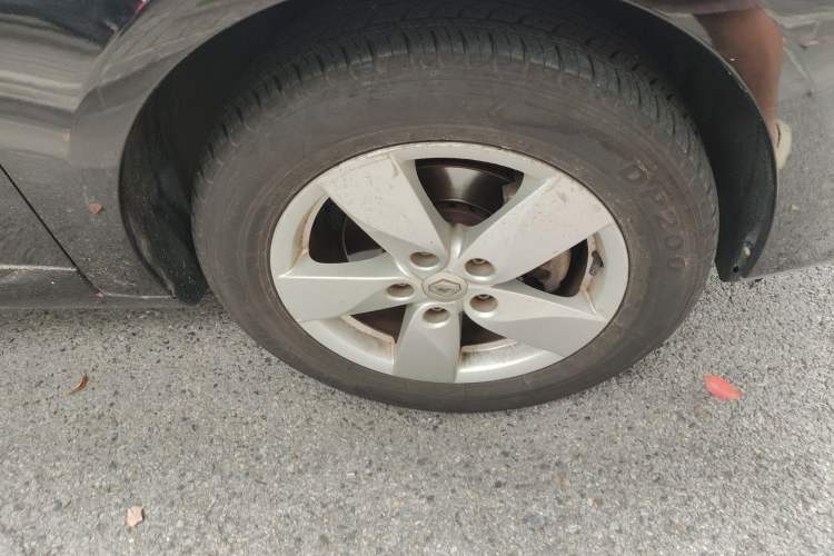 Used Renault Fluence 2011 2.0L Standard Edition Right Front Wheel Hub
