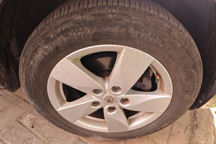 Used Renault Fluence 2011 2.0L Fashion Edition Right Front Wheel Hub
