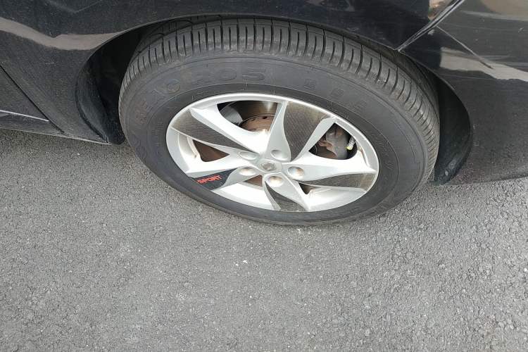 Used Renault Fluence 2011 2.0L Fashion Edition Right Front Wheel Hub