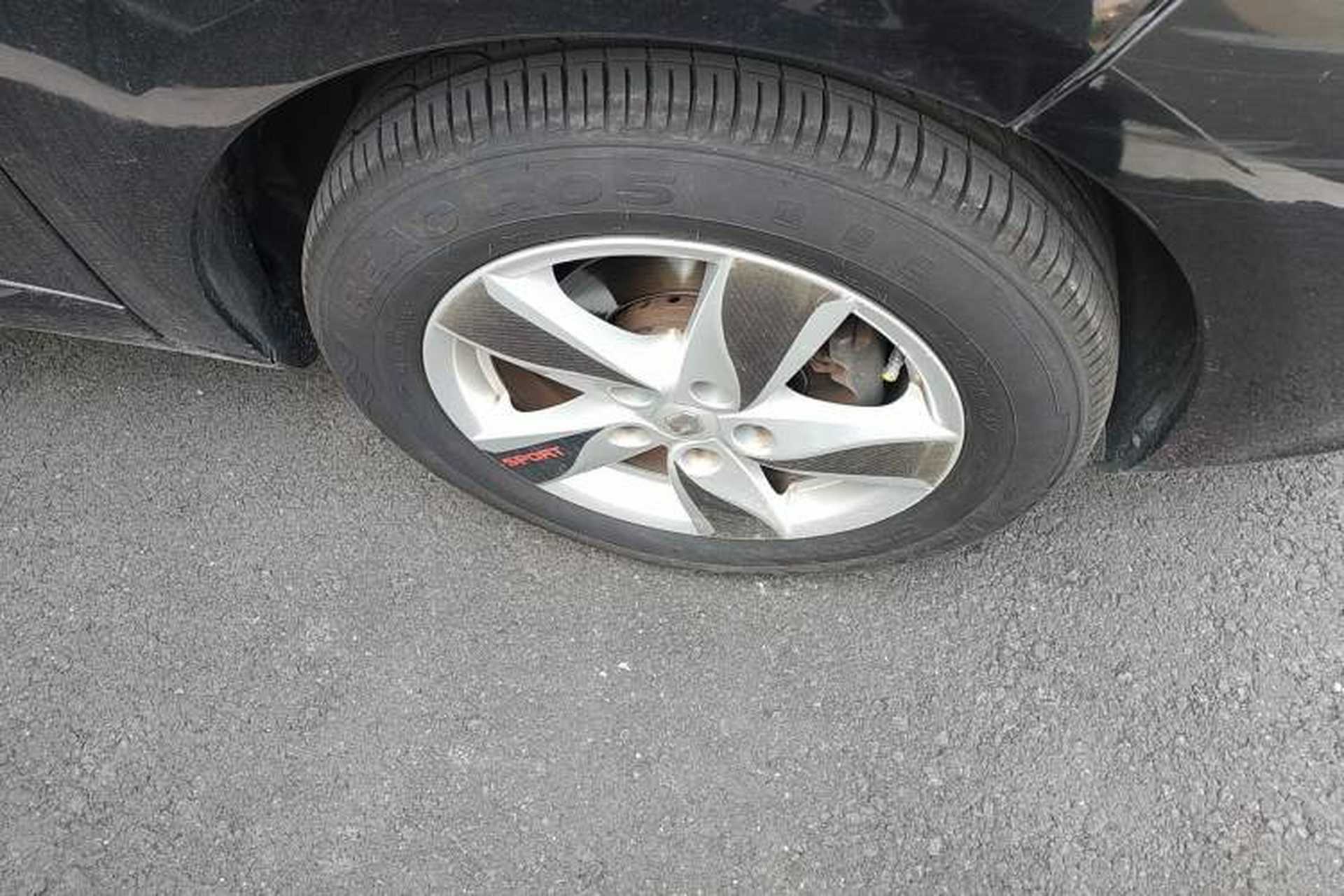 Used Renault Fluence 2011 2.0L Fashion Edition Right Front Wheel Hub