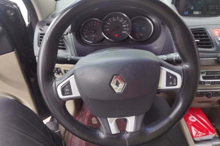Used Renault Fluence 2011 2.0L Luxury Navigation Edition Steering Wheel