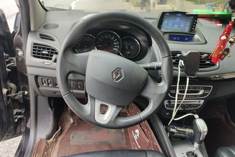 Used Renault Fluence 2011 2.0L Standard Edition Steering Wheel