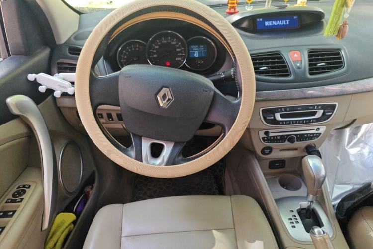 Used Renault Fluence 2011 2.0L Fashion Edition Steering Wheel