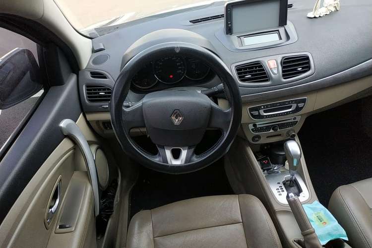 Used Renault Fluence 2011 2.0L Fashion Edition Steering Wheel