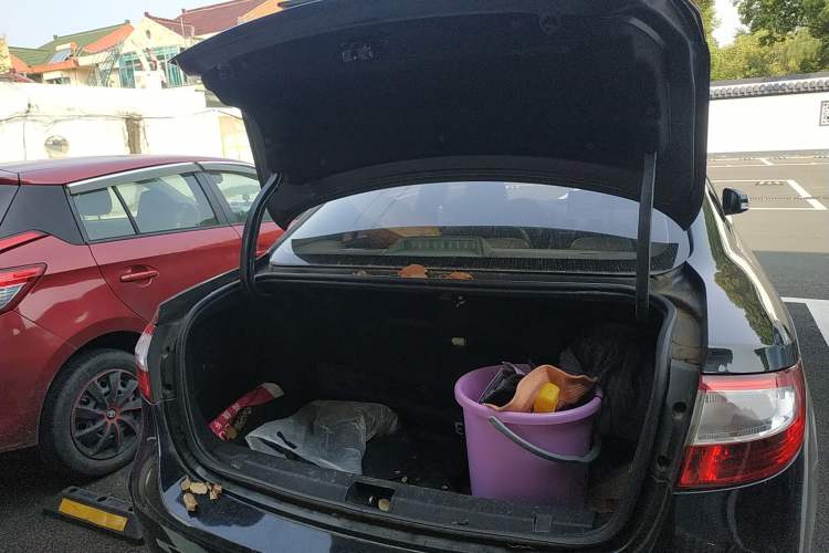 Used Renault Fluence 2011 2.0L Fashion Edition Trunk