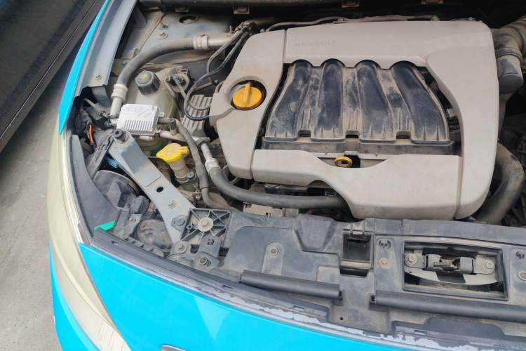 Used Renault Fluence 2011 2.0L Fashion Edition Engine Bay Right