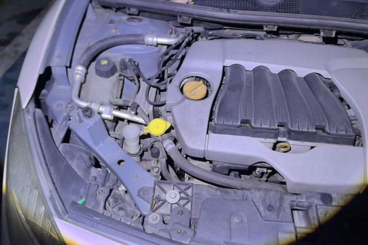Used Renault Fluence 2011 2.0L Fashion Edition Engine Bay Right