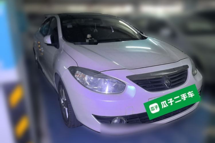 Used Renault Fluence 2011 2.0L Fashion Edition Front Right 45 Deg