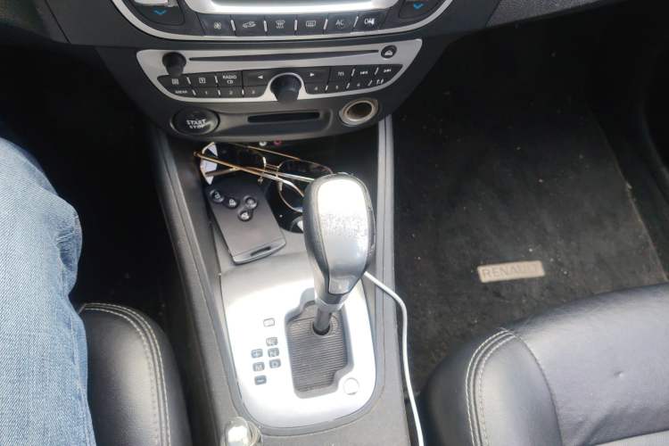 Used Renault Fluence 2011 2.0L Fashion Edition Gear Lever