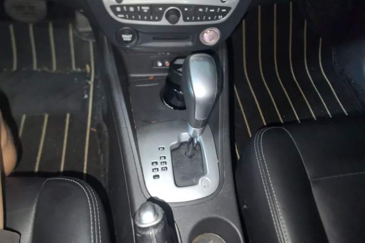 Used Renault Fluence 2011 2.0L Fashion Edition Gear Lever