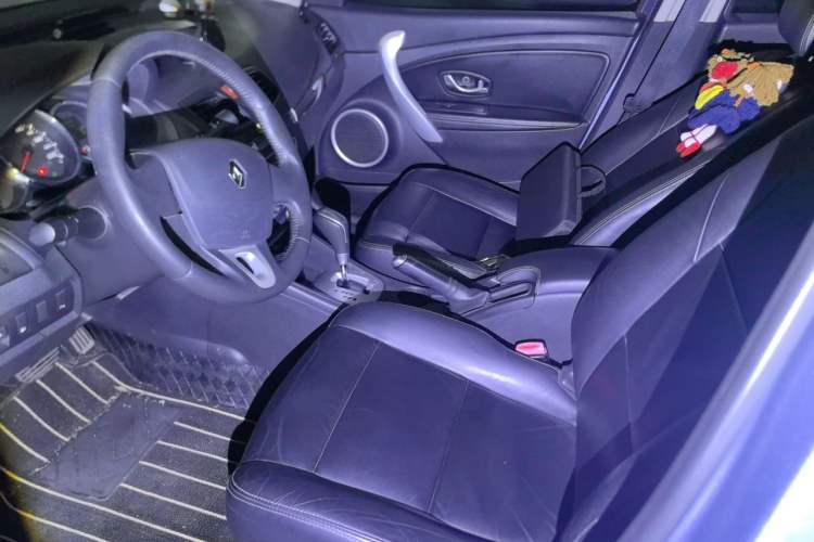 Used Renault Fluence 2011 2.0L Fashion Edition Left Front Seat