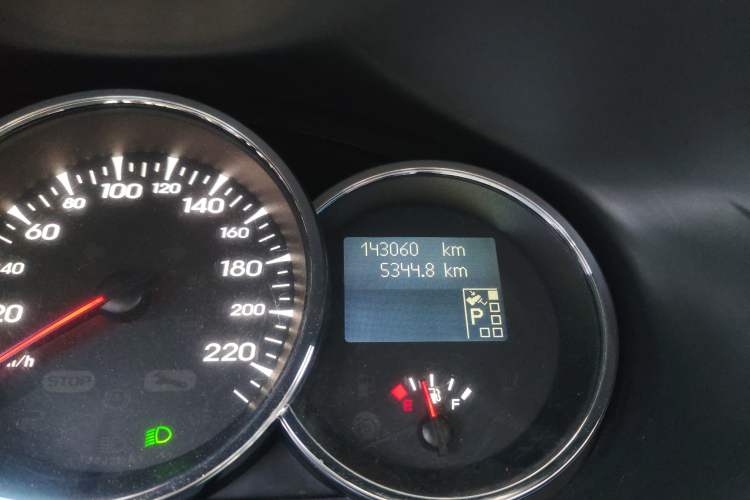 Used Renault Fluence 2011 2.0L Fashion Edition Odometer Close Up