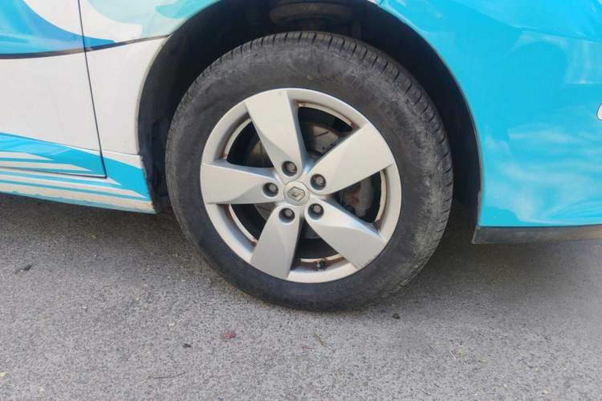 Used Renault Fluence 2011 2.0L Fashion Edition Right Front Wheel Hub