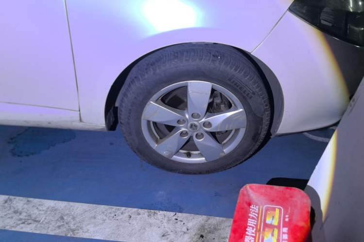Used Renault Fluence 2011 2.0L Fashion Edition Right Front Wheel Hub