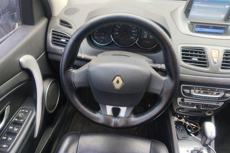 Used Renault Fluence 2011 2.0L Fashion Edition Steering Wheel