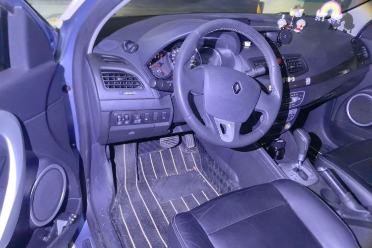 Used Renault Fluence 2011 2.0L Fashion Edition Steering Wheel