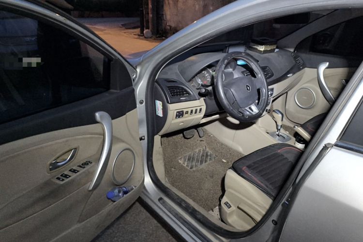 Used Renault Fluence 2011 2.0L Standard Edition Driver Seat