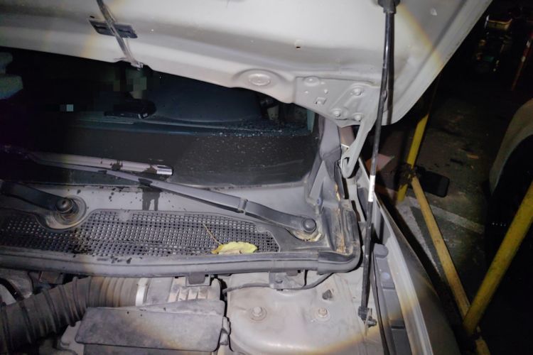 Used Renault Fluence 2011 2.0L Standard Edition Engine Bay Left
