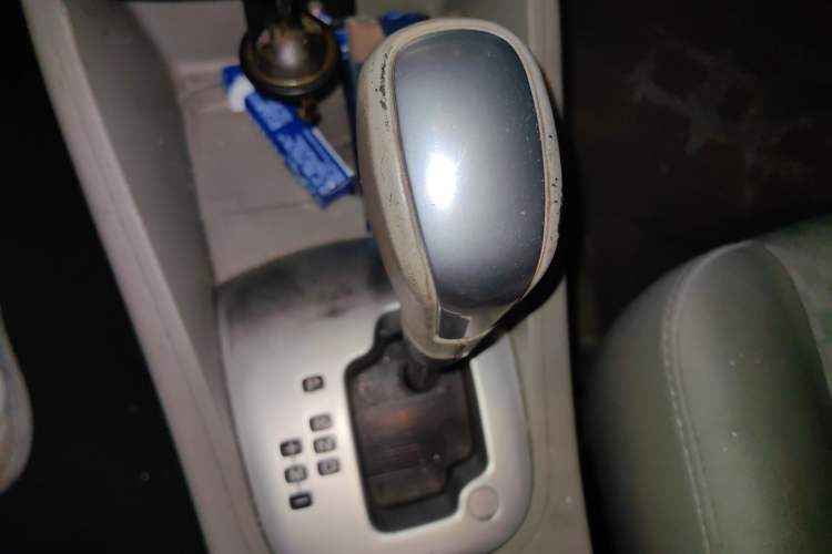 Used Renault Fluence 2011 2.0L Standard Edition Gear Lever