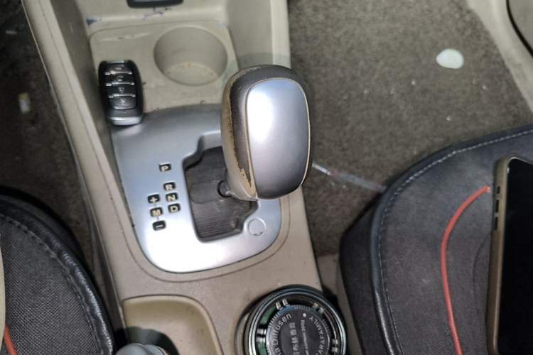 Used Renault Fluence 2011 2.0L Standard Edition Gear Lever