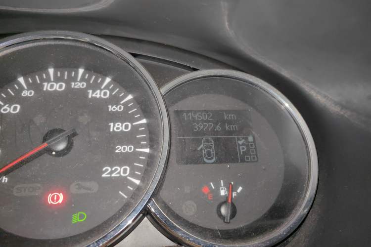 Used Renault Fluence 2011 2.0L Standard Edition Odometer Close Up