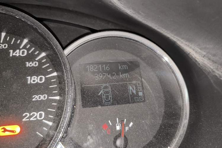 Used Renault Fluence 2011 2.0L Standard Edition Odometer Close Up